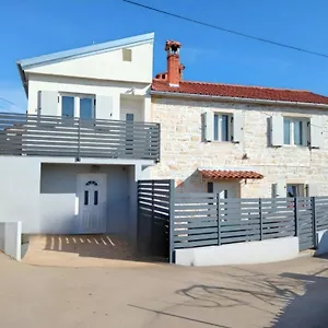 apartment-valentino-tar-vabriga.in-istria.net/